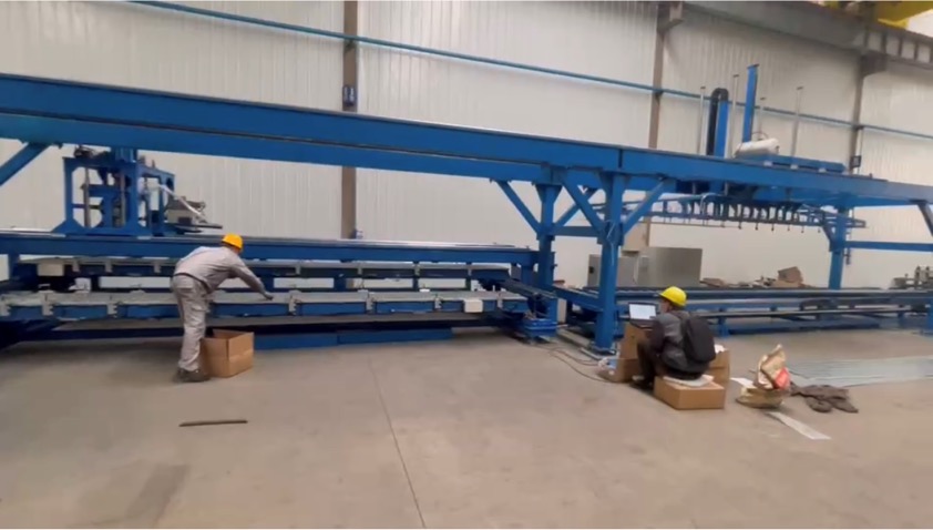 裝配式樓層板，自動(dòng)沖孔自動(dòng)鎖付生產(chǎn)線